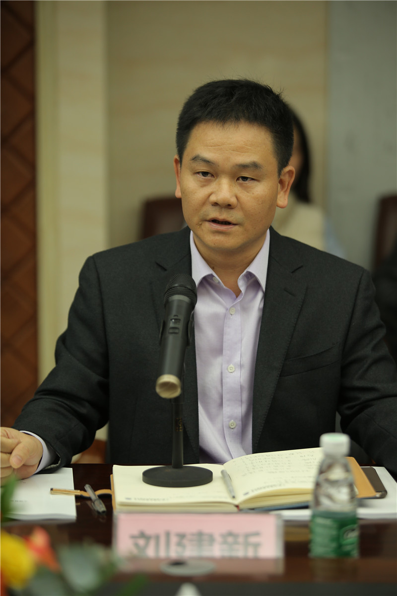 叼嘿视频网站陶瓷集团大规格瓷质薄板